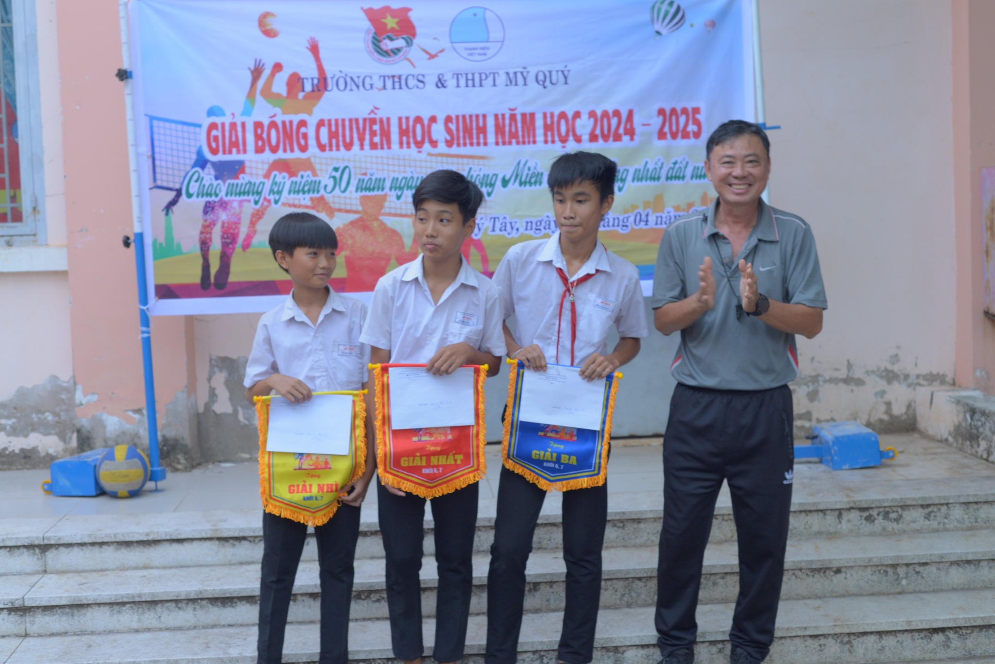 IẢI BÓNG CHUYỀN HỌC SINH 2024-2025 CHÀO MỪNG KỶ NIỆM 50 NĂM NGÀY GIẢI PHÓNG MIỀN NAM THỐNG NHẤT ĐẤT NƯỚC