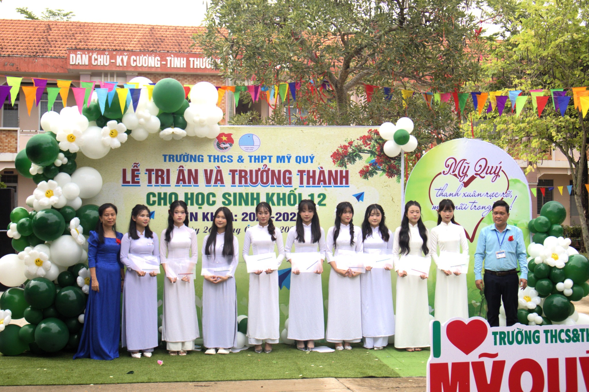 LỄ TRI ÂN VÀ TRƯỞNG THÀNH CHO HỌC SINH KHỐI 12 NIÊN KHÓA 2022-2025 TRƯỜNG THCS&THPT MỸ QUÝ