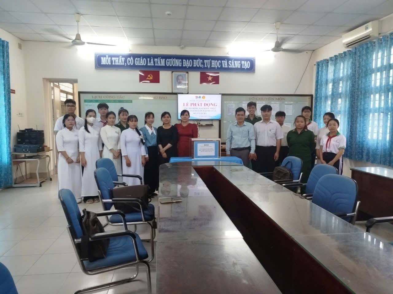QUYÊN GÓP ỦNG HỘ ĐỒNG BÀO KHẮC PHỤC THIỆT HẠI DO BÃO SỐ 10 VÀ SỐ 11