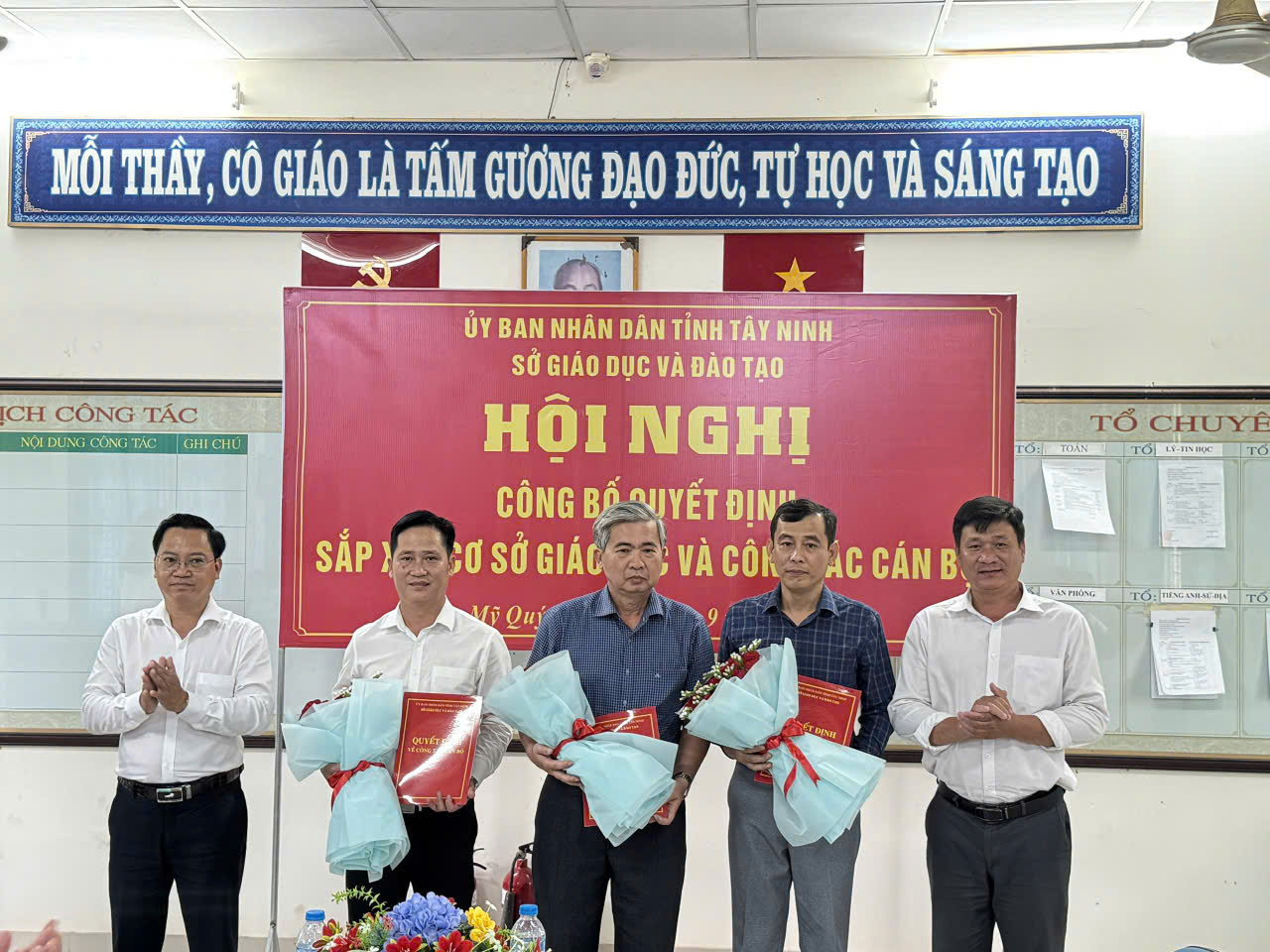 HỘI NGHỊ CÔNG BỐ QUYẾT ĐỊNH SẮP XẾP CƠ SỞ GIÁO DỤC VÀ CÔNG TÁC CÁN BỘ